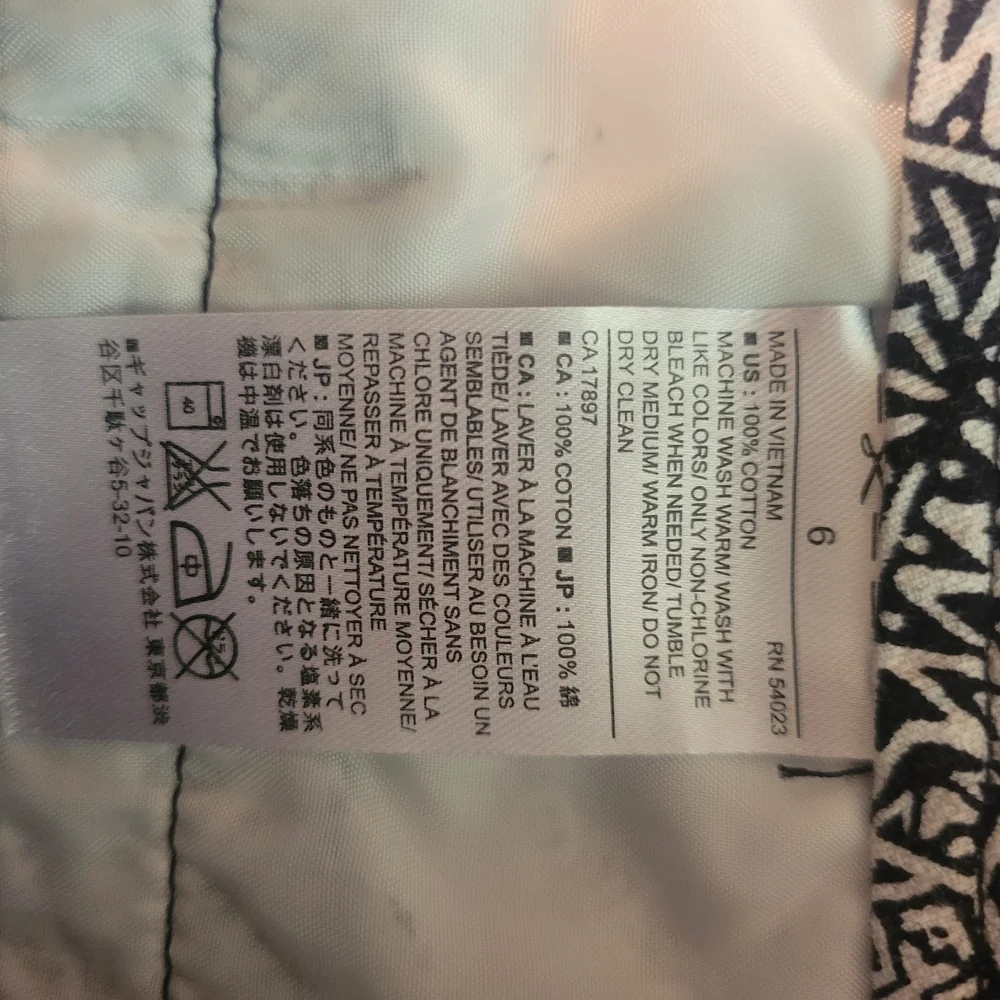 Banana Republic Patterned Black and White Women Shorts. Size 6